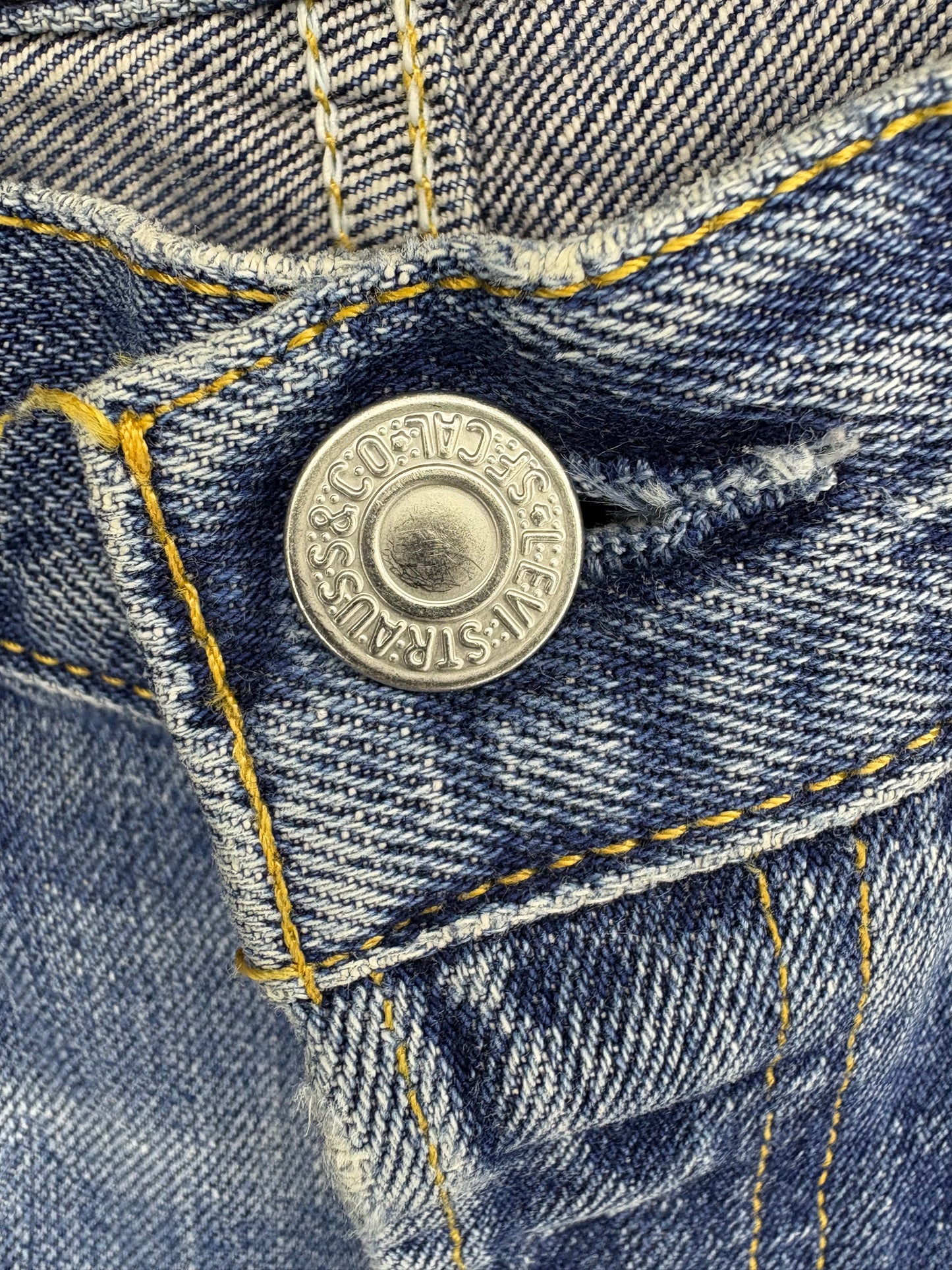 Bermuda Levi’s 501 W33