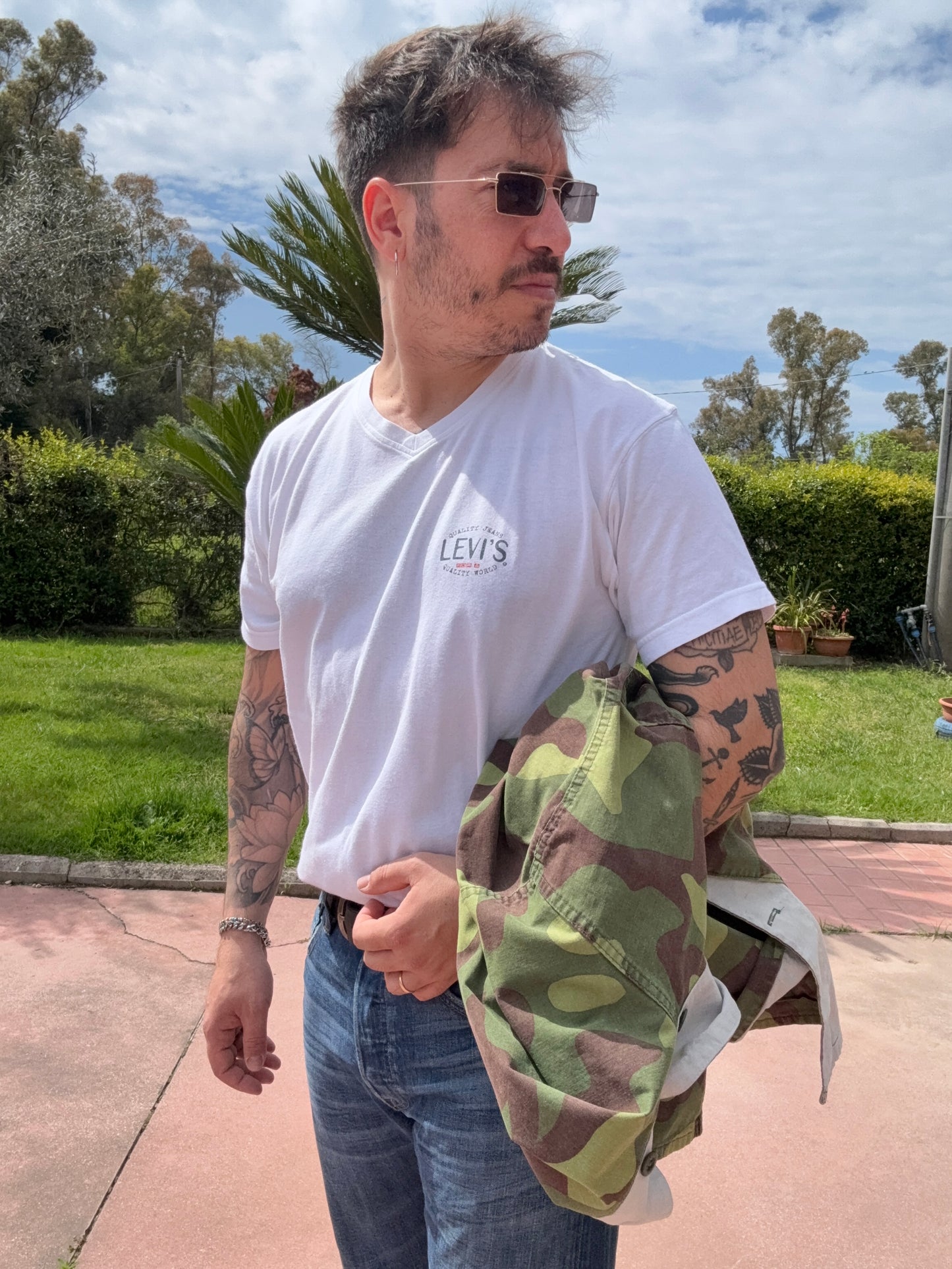 T-Shirt Levi’s collo a V -M-