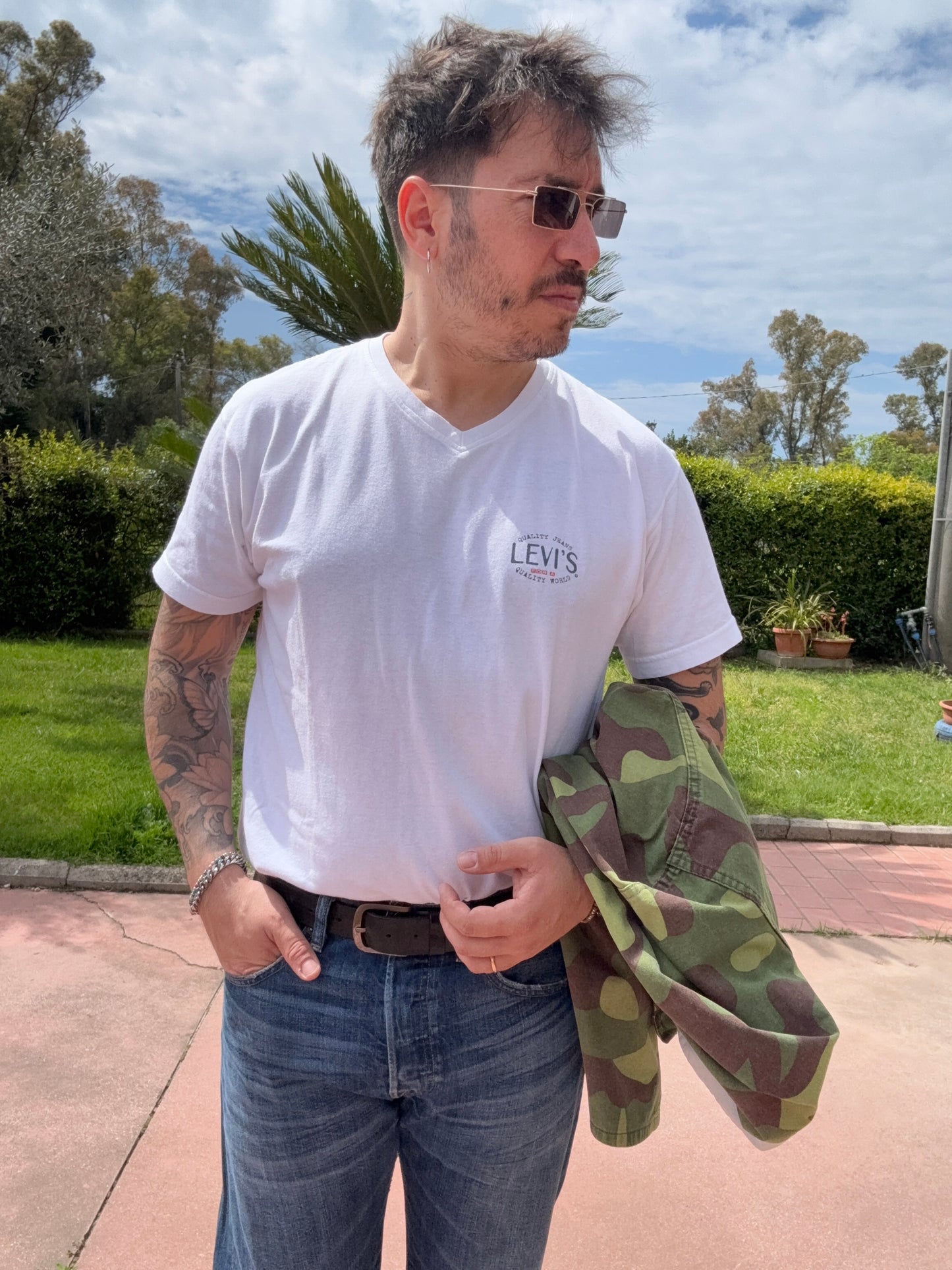 T-Shirt Levi’s collo a V -M-