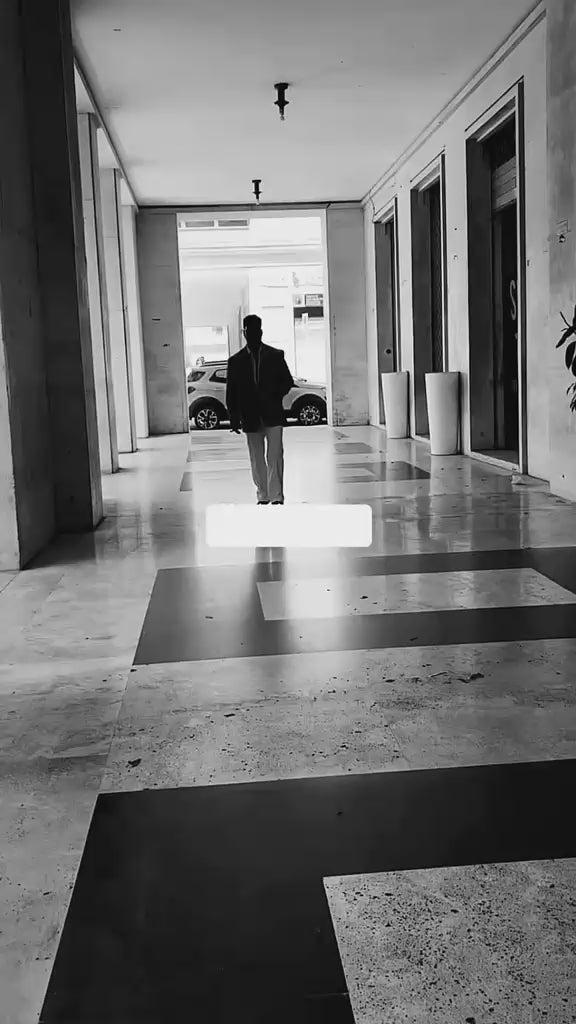 Carica il video: 